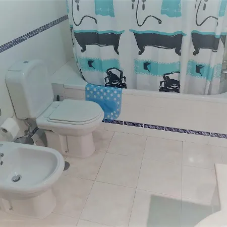 Apartment Beautiful Two Bedroom With Garage *