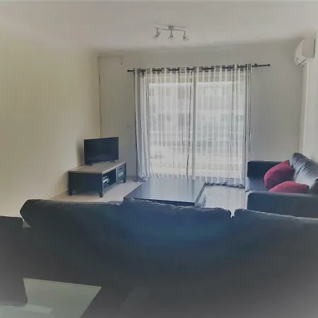 Beautiful Two Bedroom With Garage Apartamento Portimão