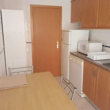 Beautiful Two Bedroom With Garage Apartamento