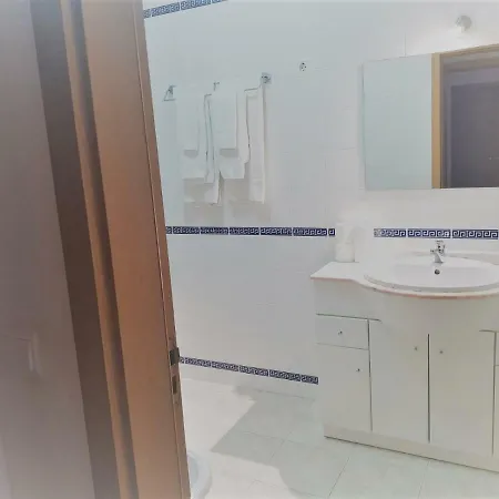 Beautiful Two Bedroom With Garage * Portimão