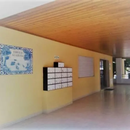 Beautiful Two Bedroom With Garage Apartamento